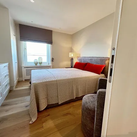 Luxus Residenz Oceanview דירה *